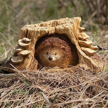 HEDGEHOG STATUE TIMBER TAILS - 14373