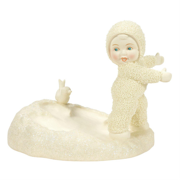 MAKING A SNOW ANGEL - 6016009