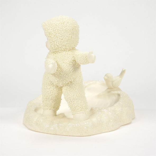 MAKING A SNOW ANGEL - 6016009