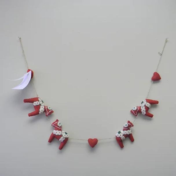 DALA HORSES & HEARTS GARLAND - 402-F599