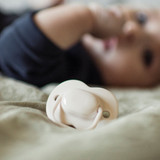Tommee Tippee Cherry Latex Soother, 6-18 months, pack of 2 soothers with 100% natural latex baglet