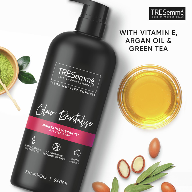 TRESemmé Shampoo maintains vibrancy* and protects hair Colour Revitalise with vitamin E, argan oil and green tea 940 mL