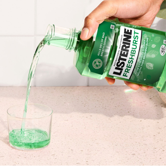 Listerine Freshburst Antibacterial Mouthwash for Fresh Breath & helps Plaque Reduction – 500mL
