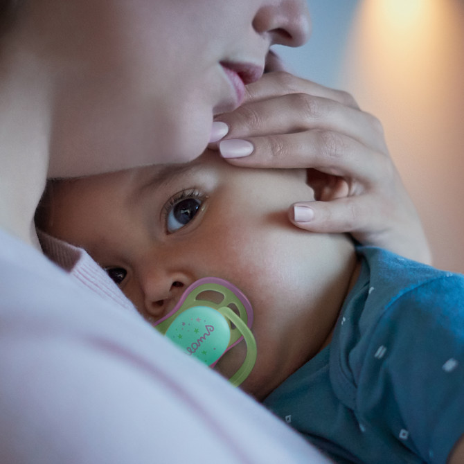 Philips Avent Ultra Air Soother Nighttime Glow, 0-6 months, 2-pack, SCF376/17