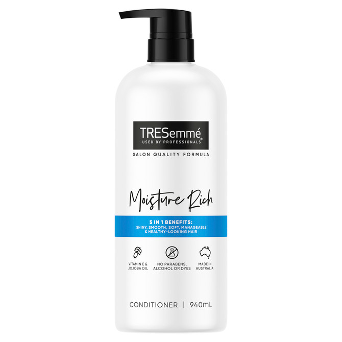 TRESemmé Conditioner for dry and damaged hair Moisture Rich with vitamin E and jojoba oil 940 mL