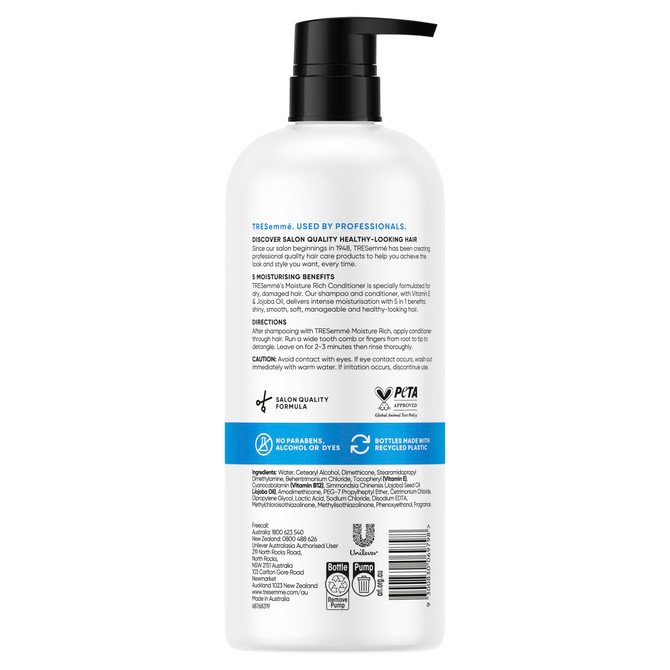 TRESemmé Conditioner for dry and damaged hair Moisture Rich with vitamin E and jojoba oil 940 mL