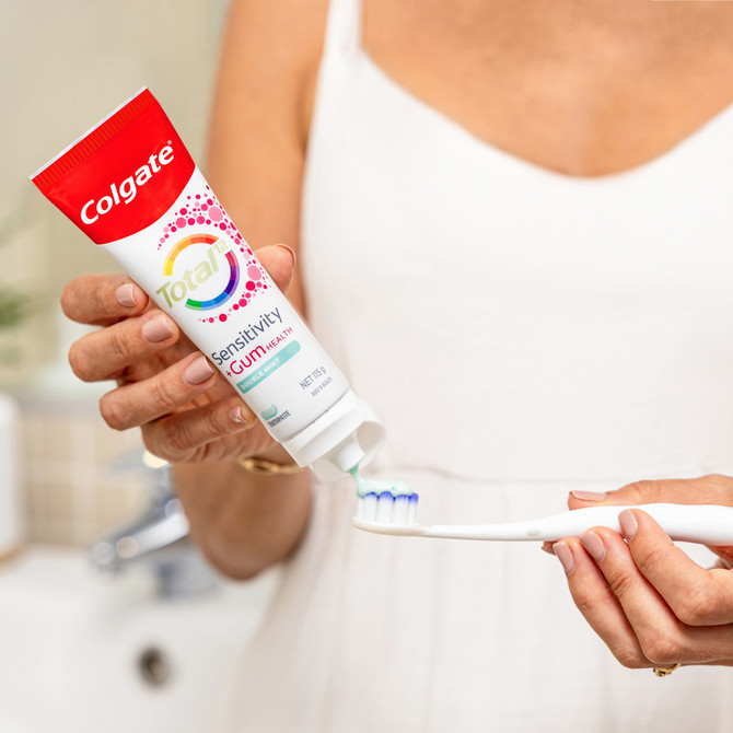 Colgate Total Sensitivity and Gum Health Double Mint Toothpaste 115g