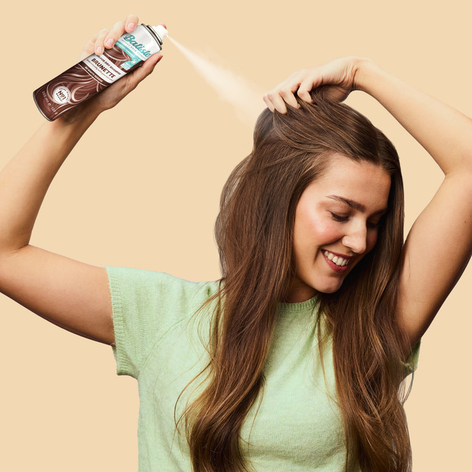 Batiste Brunette Dry Shampoo |Peach & Vanilla Praline Fragrance | Tinted Formula |No white residue | 200mL