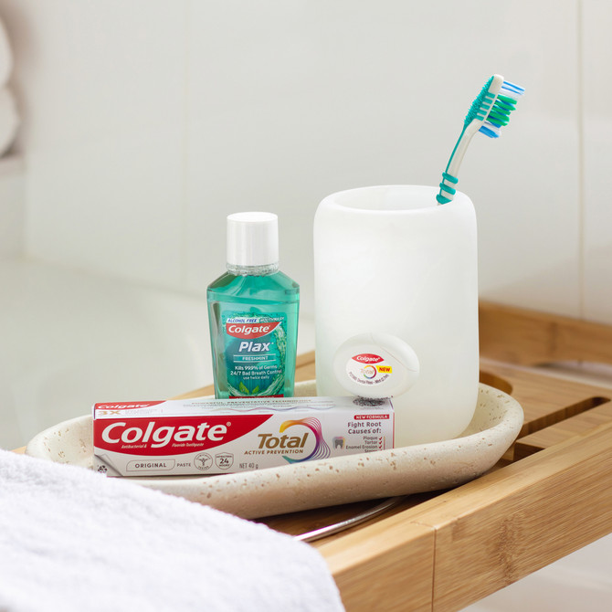 Colgate Travel Essentials Kit, 1 Pack, Toothbrush, Toothpaste, Mouthwash, Floss and Travel Bag Pack