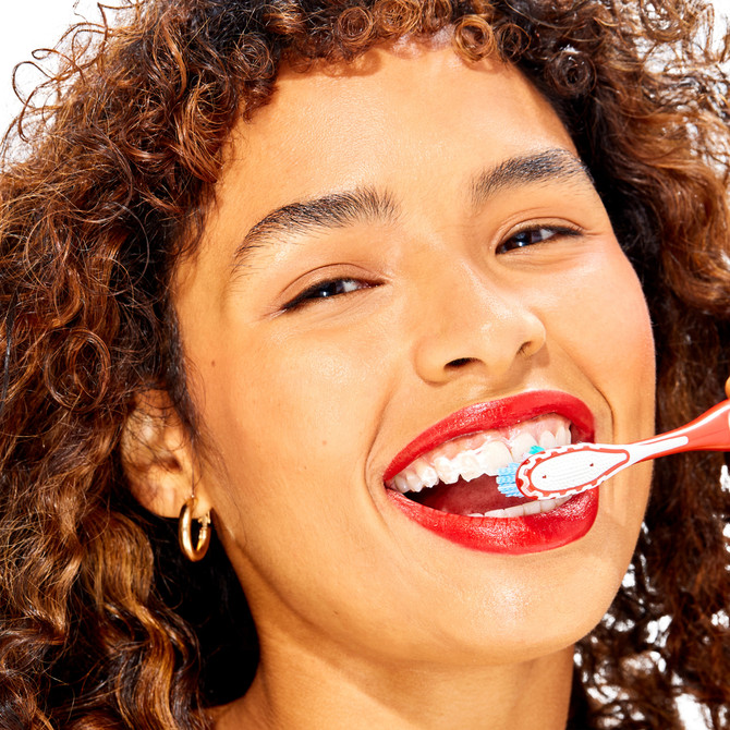 Colgate Optic White Luminous Express Teeth Whitening Toothpaste, 85g