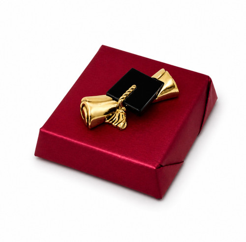 GRADUATION HAT BURGUNDY - Decorated Chocolate