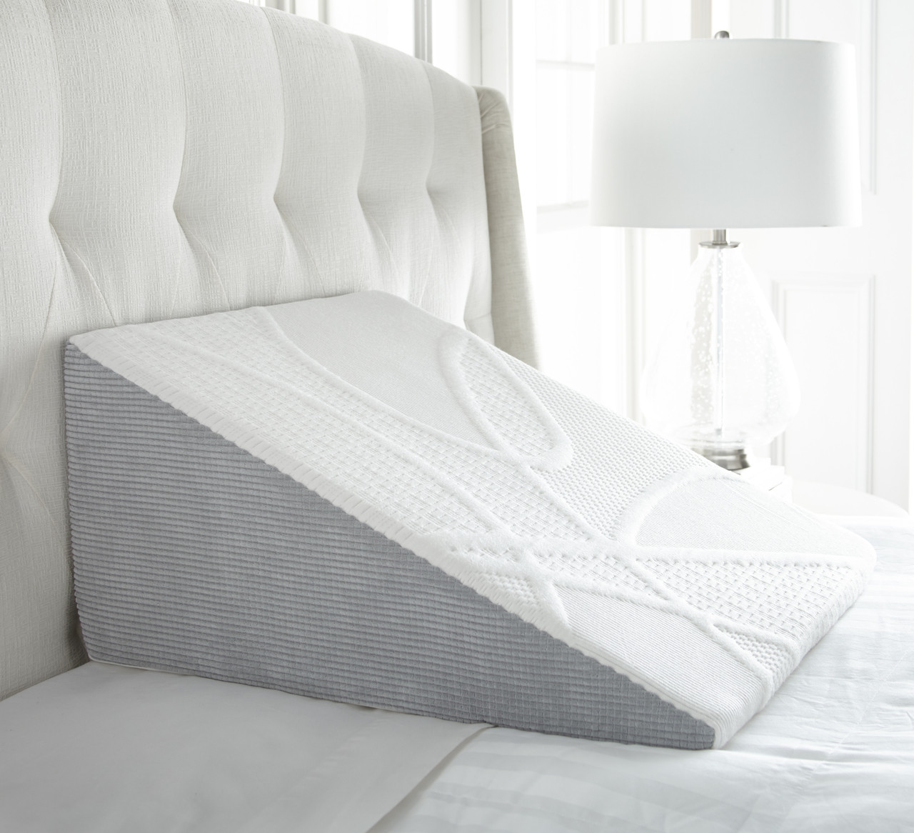 5 Benefits of Bed Wedge Pillows (And How to Use One) - Perfect Cloud