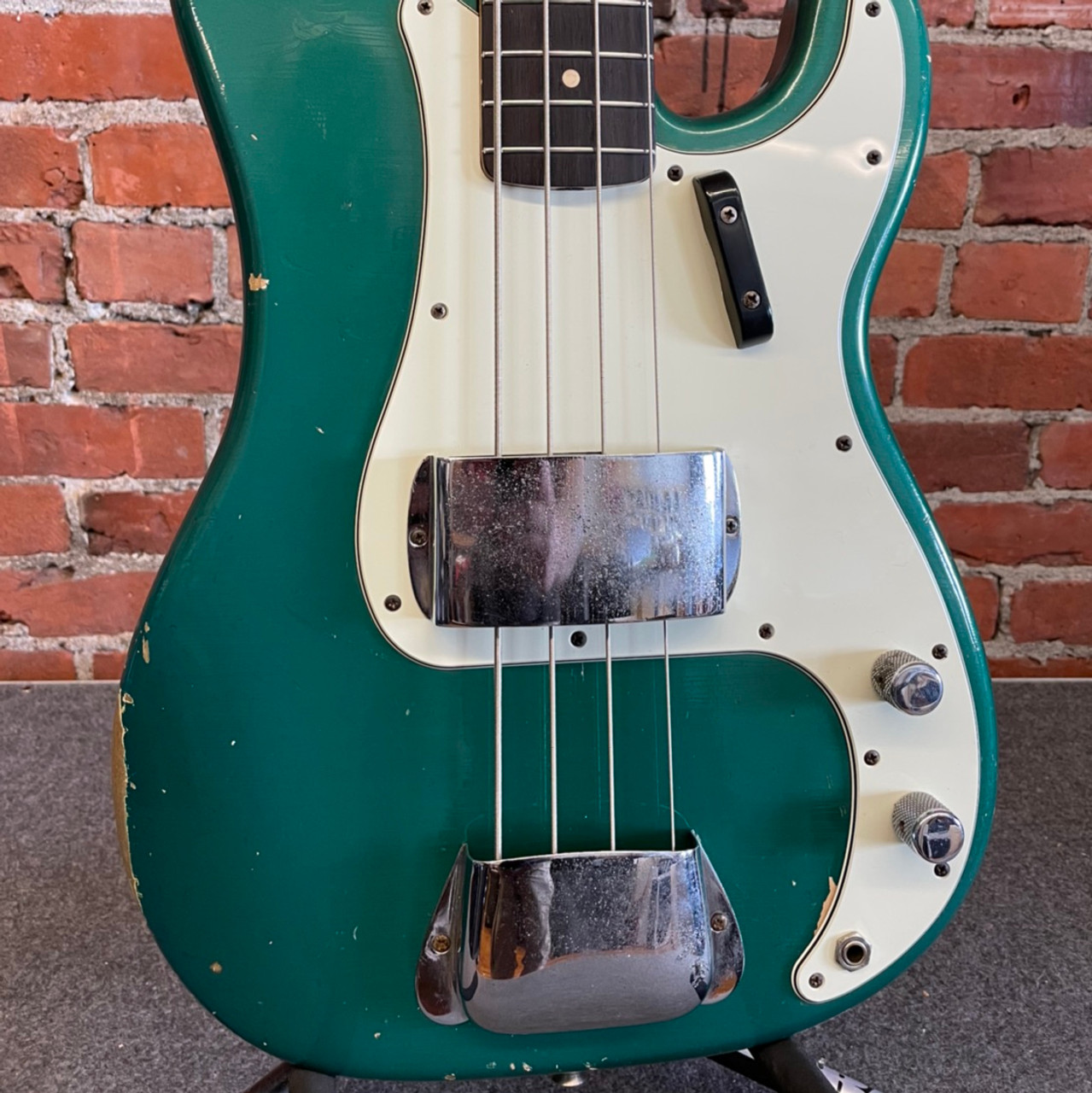 custom fender bass shop