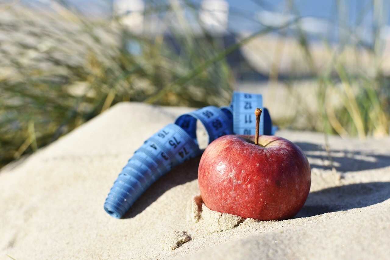 apple-measure-sand.jpg