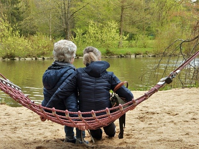 women-hammock-640.jpg