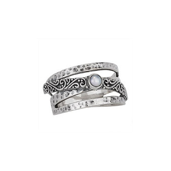 Hammered and Filigree Design Ring with Pearl