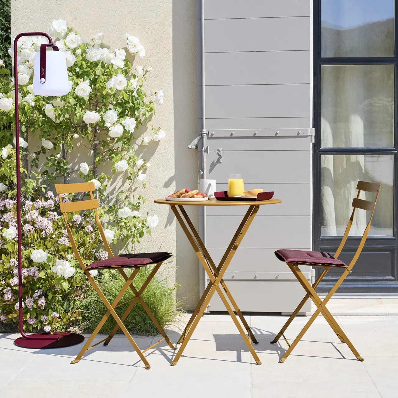 Bistro Round Table Chairs Set