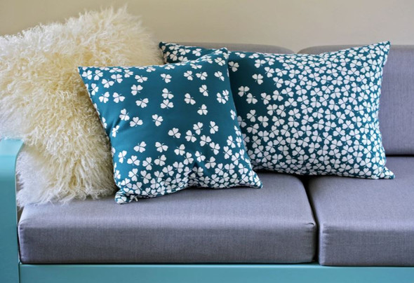 44x44cm and 68x44cm - Duck Blue cushion.