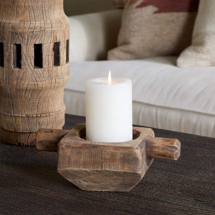 Lit candle placed in the Apu candle holder.