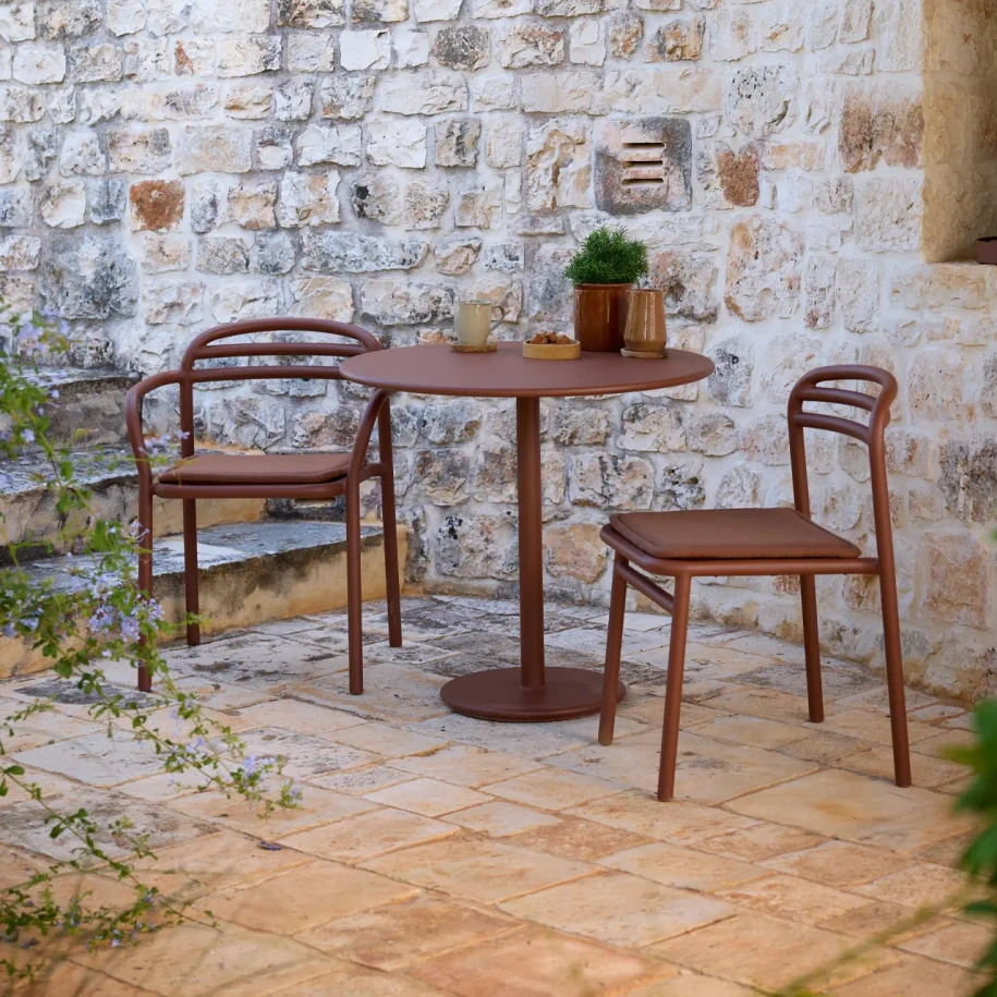 Desert Red Bliss armchairs and Go Table.