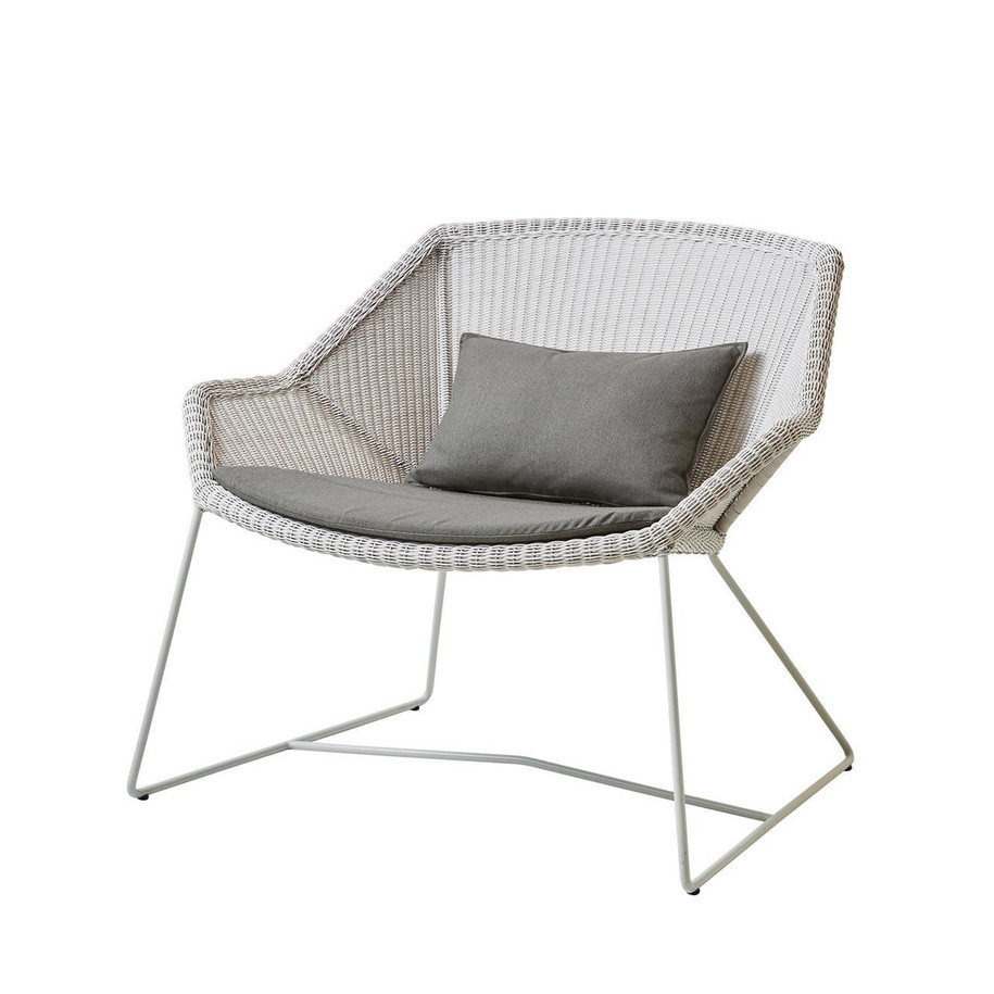 Cane-line Breeze lounge chair in Light Grey.
