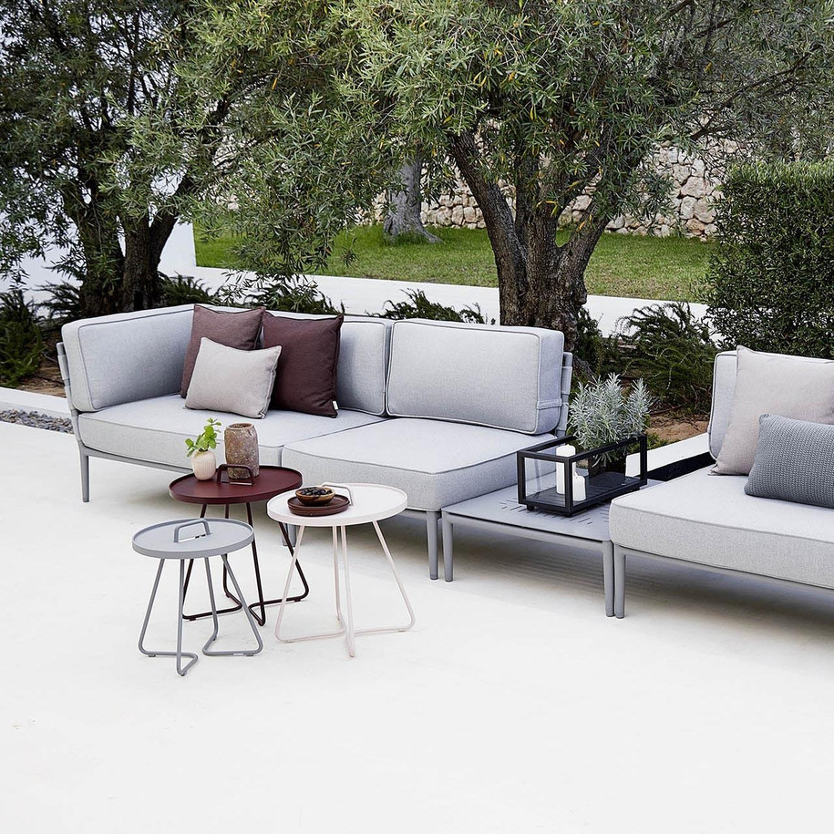 Cane-line Conic single module in Light Grey with sofa modules and side table.