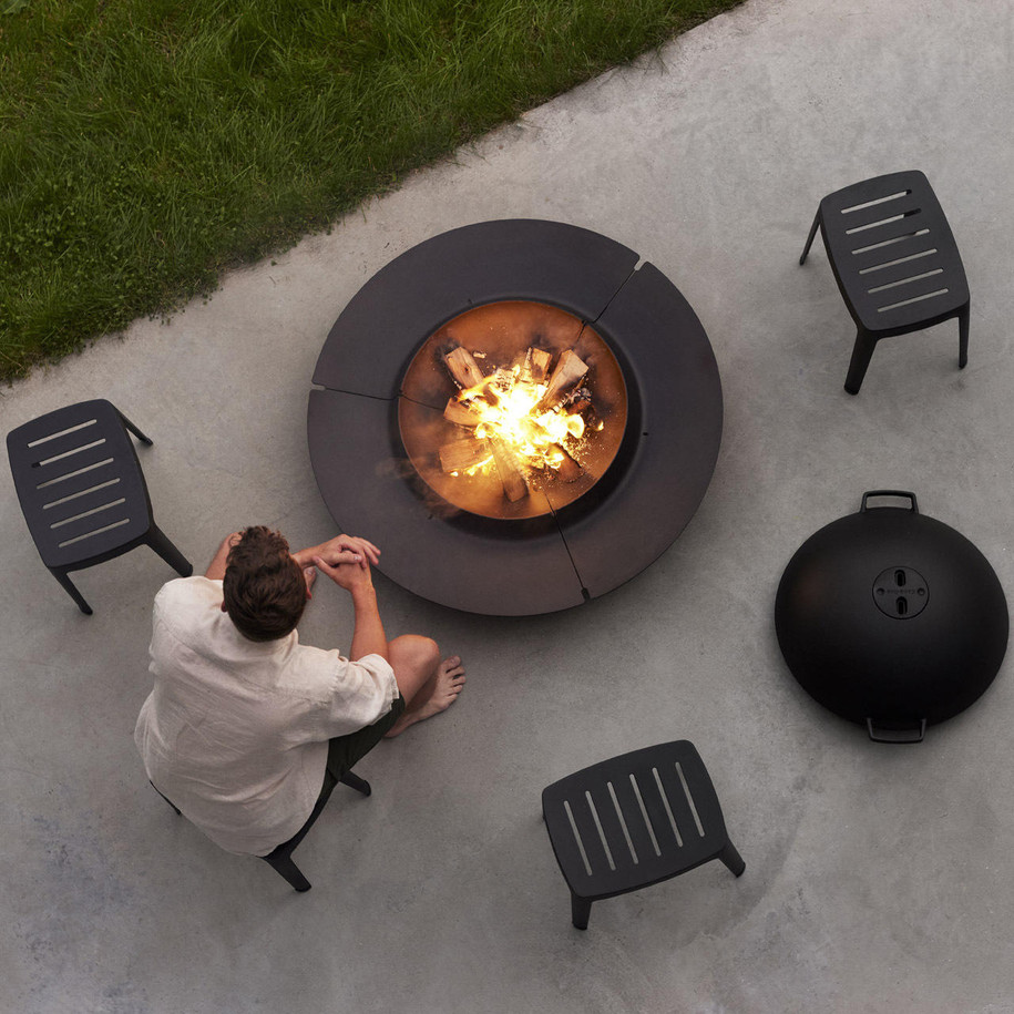 Cane-line Ember fire pit large top-down view.