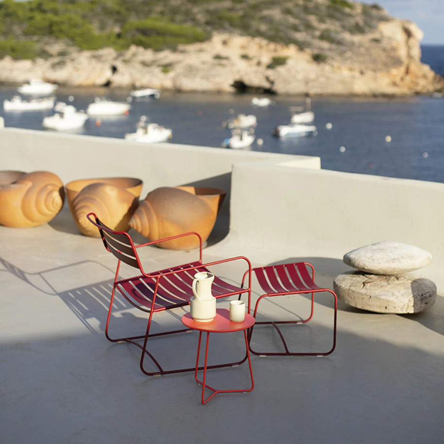 Surprising footrest, low armchair & Cocotte occasional table.