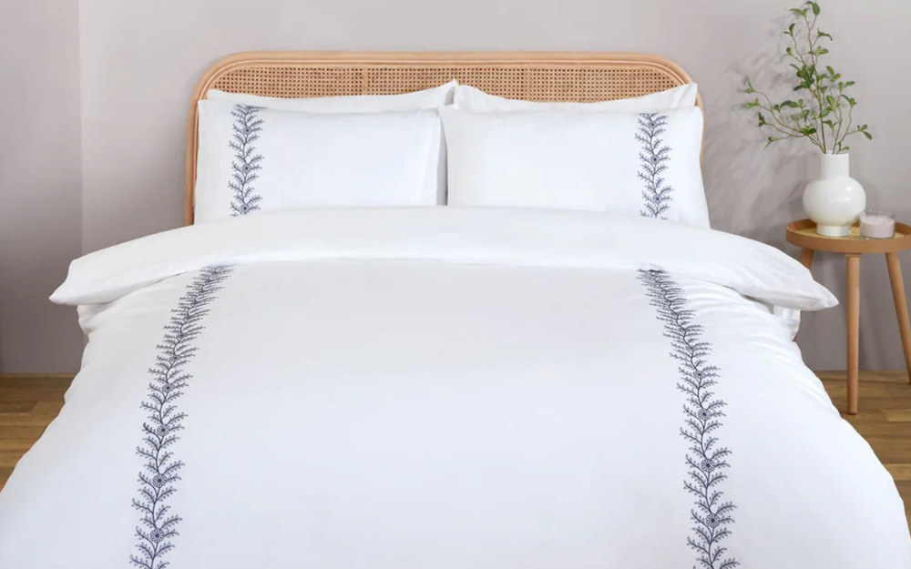 Do wholesale bed linen suppliers help retailers stay stocked?