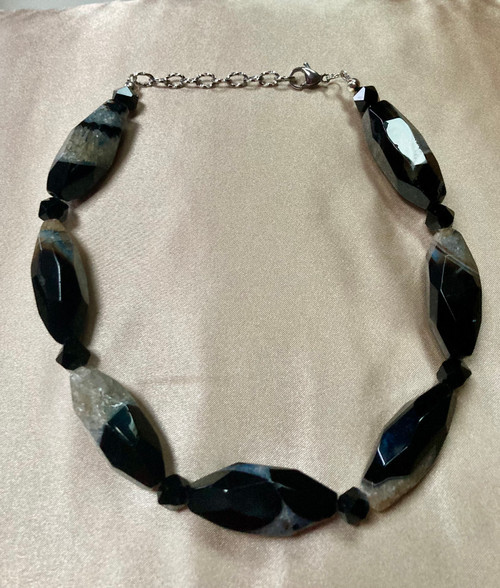 Necklace, agate