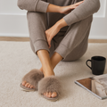 Fluffy wide-band house slippers - upper detail
