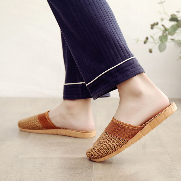 Woven Natural Fiber Closed-Toe Indoor House Slippers with Structured Texture and Breathable Feel