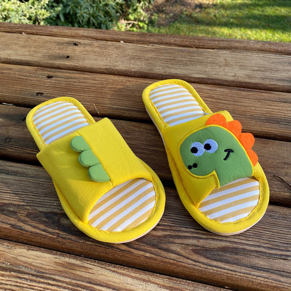 Kids’ dinosaur open-toe house slippers - main product view