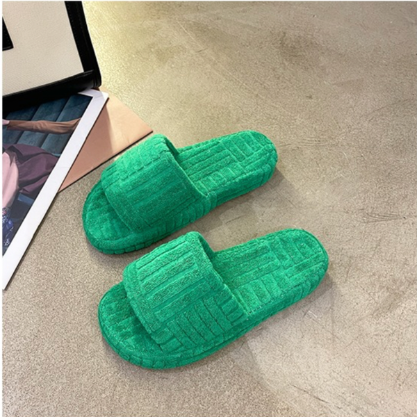 Women’s green ribbed plush open-toe house slippers - main product view