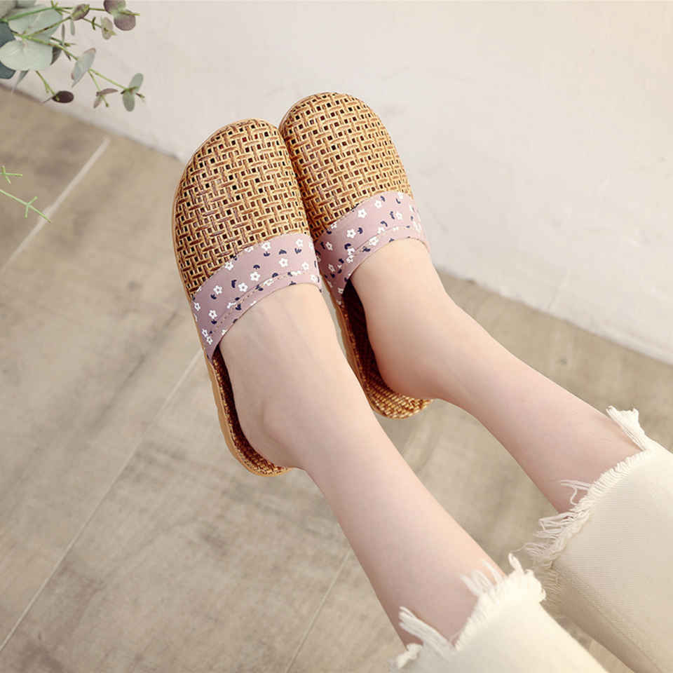 Woven Straw Open-Toe Indoor Slippers for Women with Printed Band and Lightweight Summer Feel