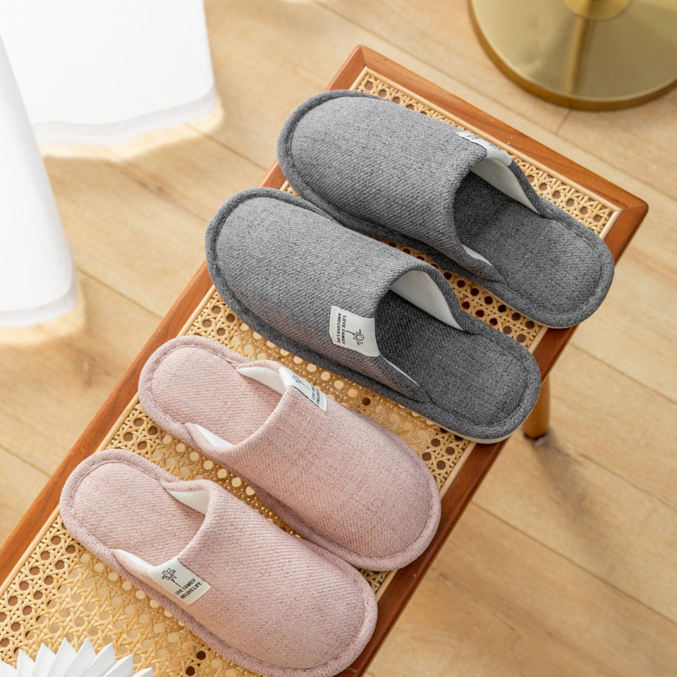 Textured Woven Closed-Toe Indoor Slippers – Structured Slip-On House Shoes for Men