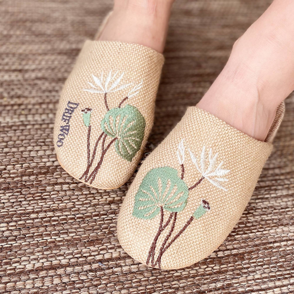 Purple natural linen closed-toe mule slipper