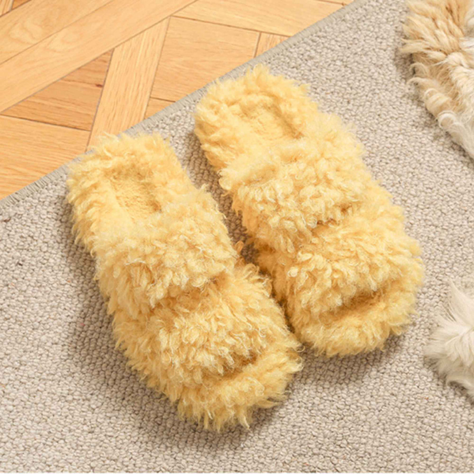 Cloudy Comfort Indoor Slides – Plush Faux Fur Slippers for Soft Home Moments
