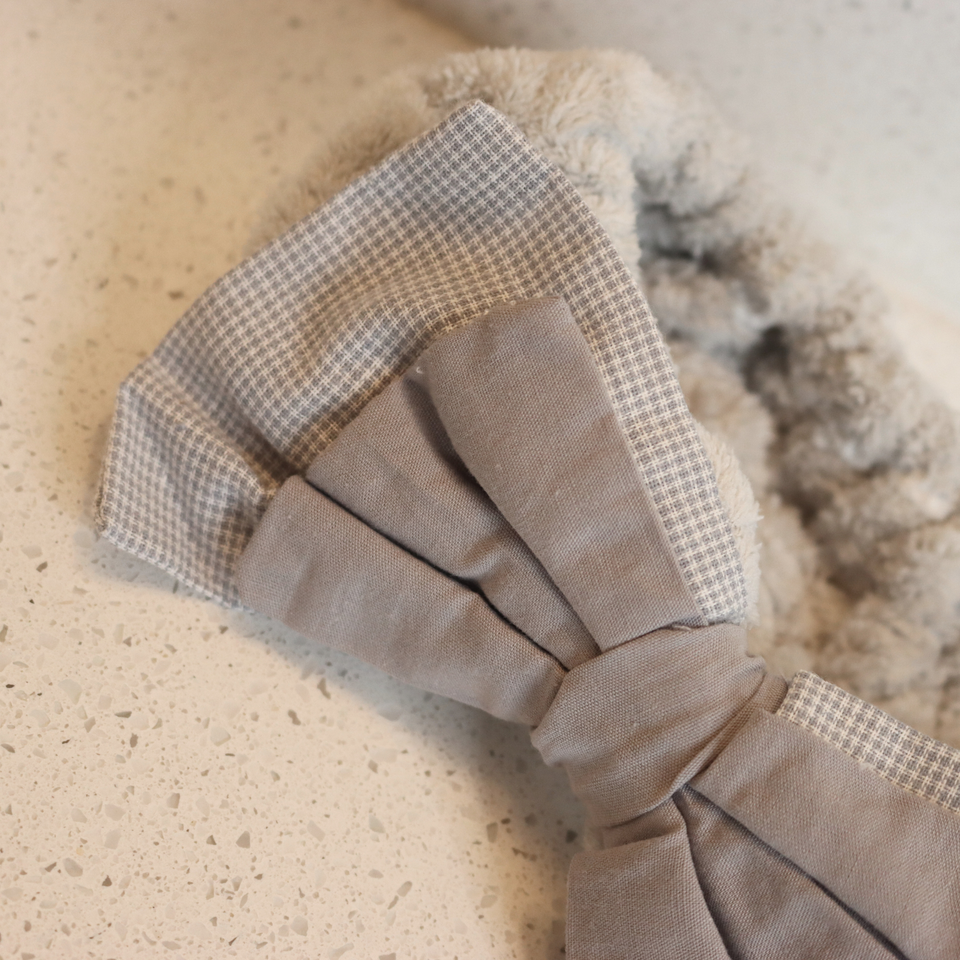 Close-up of the layered gray contrast bow on the spa headband