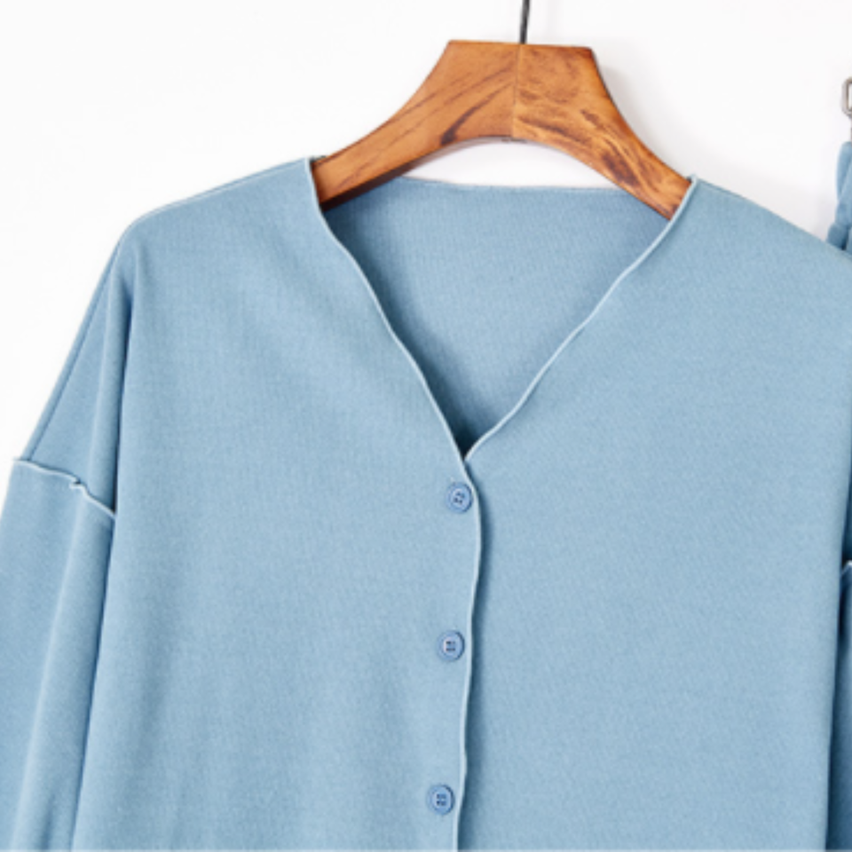 Soft Knit Lounge Set – V-Neck Pajamas in Cozy Derong Fabric