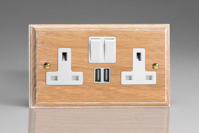 Varilight Limed Oak Kilnwood 2-Gang 13A Switched Socket + 2x5V DC 2100mA USB Charging Ports