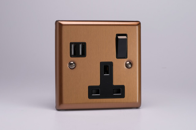 Varilight Brushed Bronze 1-Gang 13A Single Pole Switched Socket + 2x5V DC 3400mA USB Charging Ports