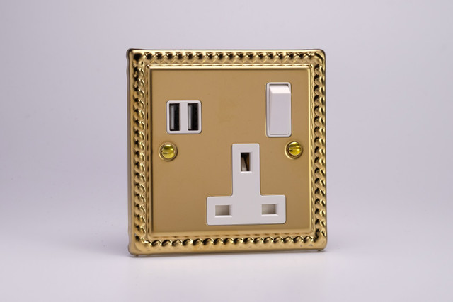 Varilight Georgian Brass 1-Gang 13A Single Pole Switched Socket + 2x5V DC 3400mA USB Charging Ports