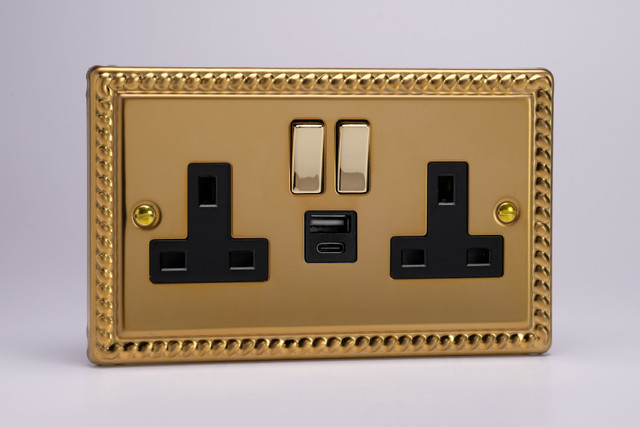 Varilight Georgian Brass 2-Gang 13A Single Pole Switched Socket with 1x USB A & 1x USB C Charging Ports