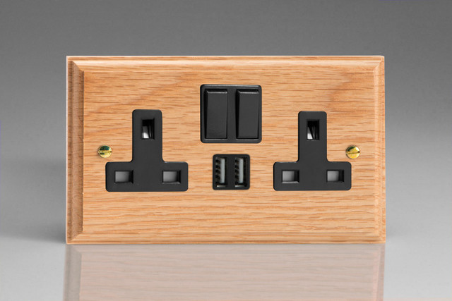 Varilight Oak Kilnwood 2-Gang 13A Switched Socket + 2x5V DC 2100mA USB Charging Ports