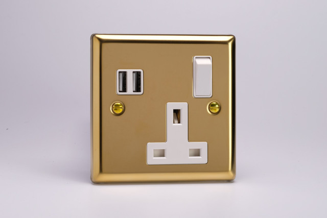 Varilight Victorian Brass 1-Gang 13A Single Pole Switched Socket + 2x5V DC 3400mA USB Charging Ports