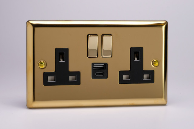 Varilight Victorian Brass 2-Gang 13A Single Pole Switched Socket with 1x USB A & 1x USB C Charging Ports