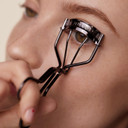 Shiseido Eyelash Curler - Crimps & Curls Lashes For Perfect, Eye-Framing Fringe - Gentle & Safe - Includes Replacement Pad