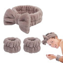 A matching set of soft, elastic headband and wrist wash bands in a pastel color, designed for skincare routines. The headband features a cute bow design, keeping hair securely away from the face during washing or makeup application. The absorbent wristbands prevent water from running down the arms, ensuring a comfortable and mess-free experience.