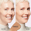 MAC - Studio Fix Fluid Foundation SPF 15 24h Matte + Fat Control, NW20 Beige